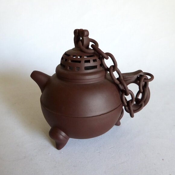 VINTAGE NEW TRADITIONAL CHINESE YIXING ZISHA LID & CHAIN HANDMADE CLAY TEAPOT - Picture 2 of 16